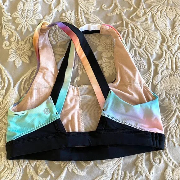 Lululemon Seawheese 2014 Run: Stuff Your Bra II SIze 4 - Picture 4 of 5